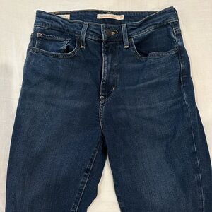 Woman’s skinny Levi jeans